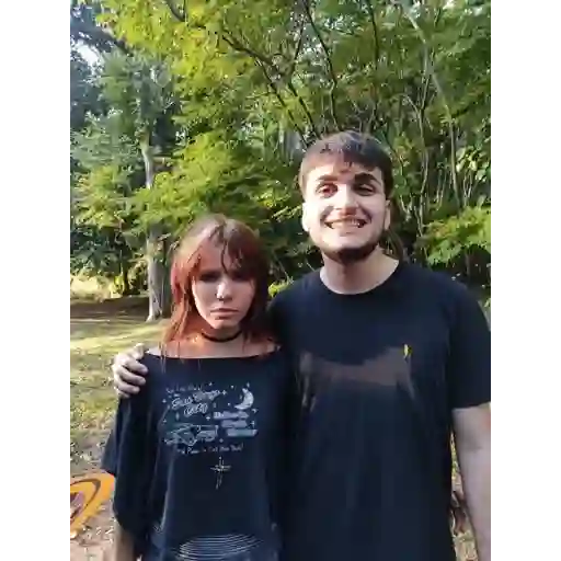 Figurinha: Casal sorridente