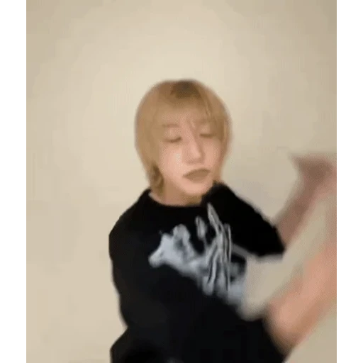 Figurinha: Felix do Stray Kids dançando