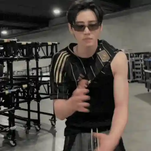 Figurinha: BamBam dançando