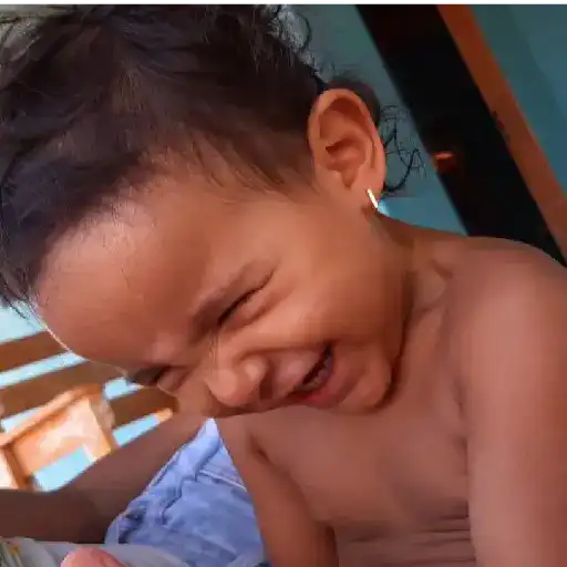 Sticker: Niño riendo mucho