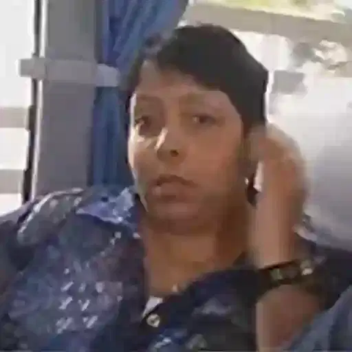 Figurinha: Mulher revirando os olhos e gesticulando
