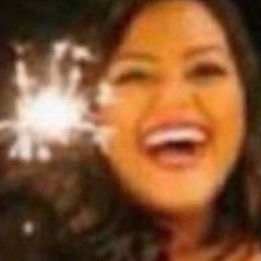 Figurinha: Mulher Feliz Com Fogos de Artifício