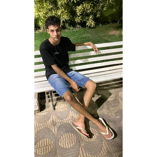 Sticker: Joven en el banco