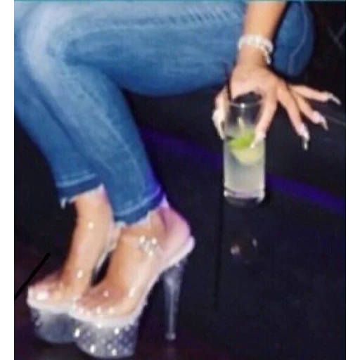 Figurinha: Estilo e Drinks