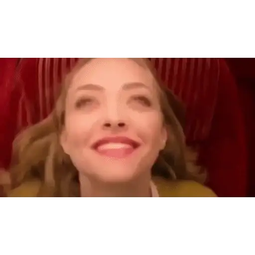 Sticker: Amanda Seyfried riendo