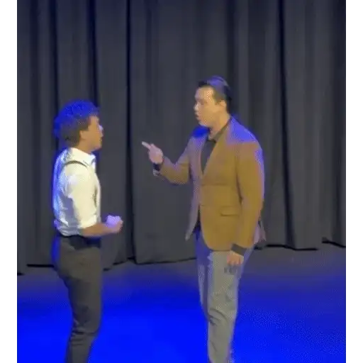 Sticker: Discusión en el escenario