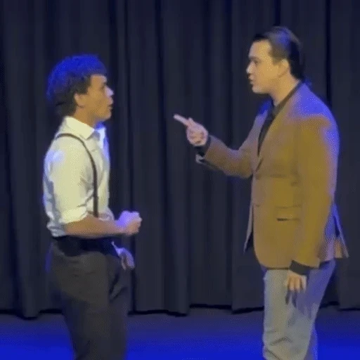 Sticker: Discusión en escena