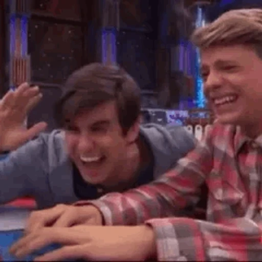 Figurinha: Henry Danger rindo