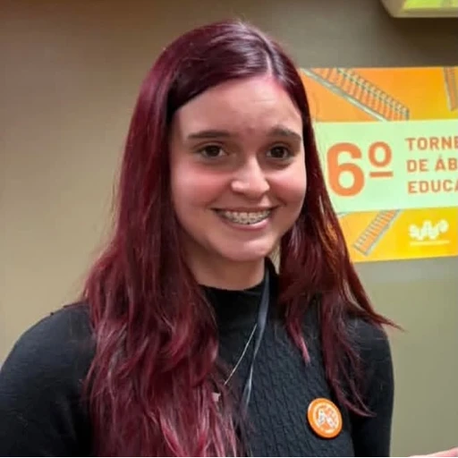 Figurinha: Moça sorrindo
