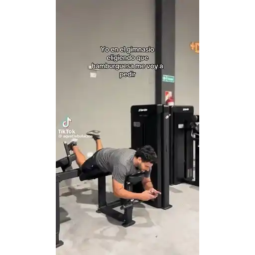 Sticker: Pensando en comer en el gym