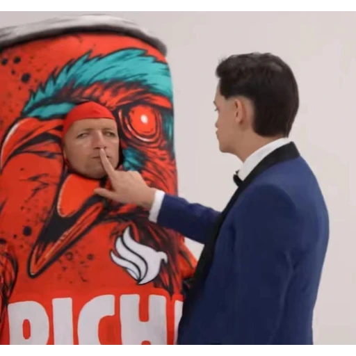 Figurinha: Rich Energy e Celso Portiolli
