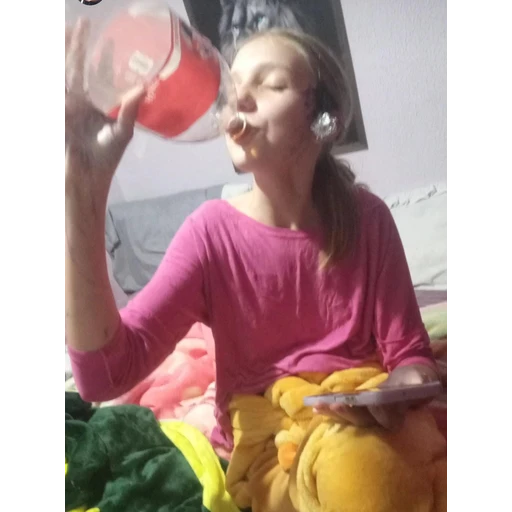 Figurinha: Bebendo Refrigerante