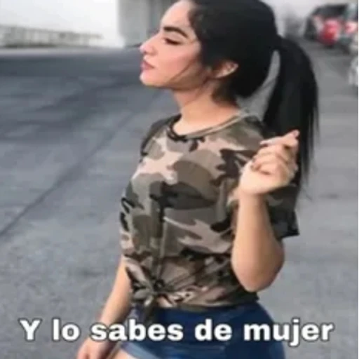 Sticker: Y lo sabes de mujer