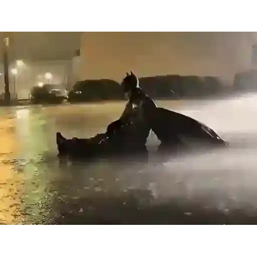 Figurinha: Batman Solitário na Chuva