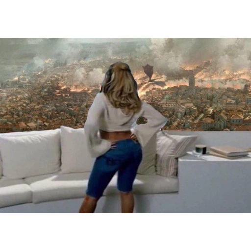 Figurinha: Daenerys assistindo Porto Real