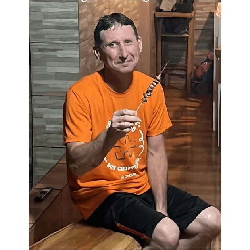 Figurinha: Homem com espetinho