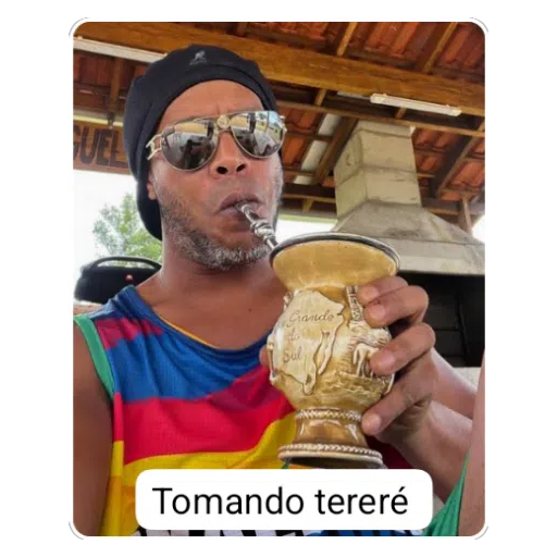 Figurinha: Ronaldinho tomando tereré