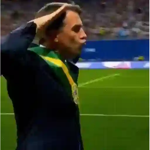 Figurinha: Bolsonaro comemorando